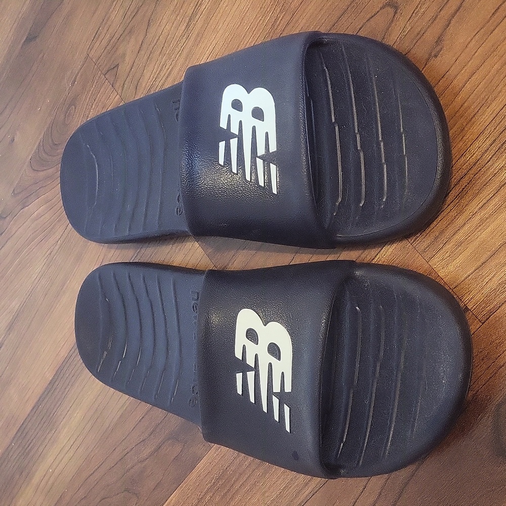 SOLD Mens New Balance Slides Size 10